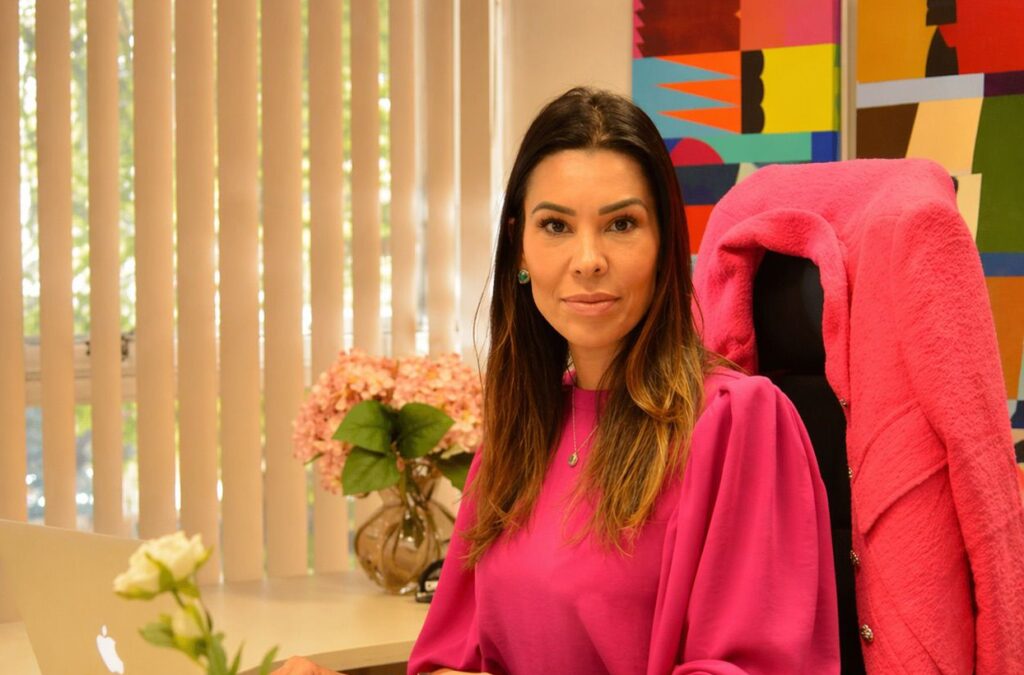 A Assembleia Legislativa de Mato Grosso do Sul, por meio de sua secretária de inovação Rejane Monteiro, visitou a AGEMS para debater a modernização regulatória e a adoção de tecnologias no setor de serviços públicos, visando maior eficiência e transparência para a população sul-mato-grossense.