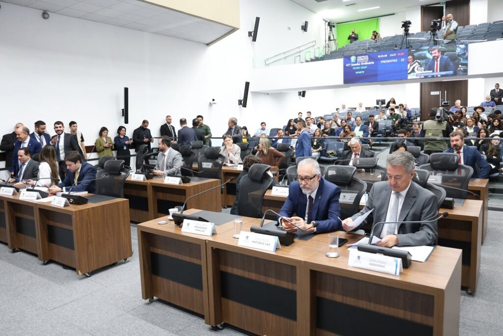 Deputados de MS aprovam lei que detalha obrigatoriamente informações em contas de energia.