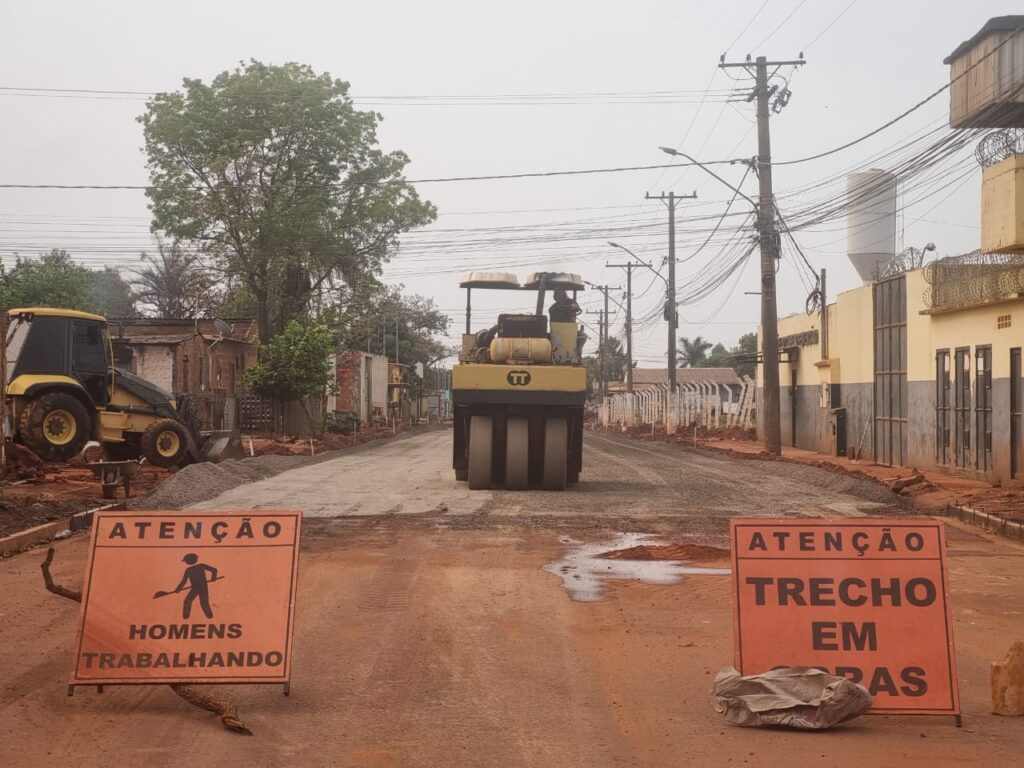 Frente de pavimentação e drenagem avança em ruas do bairro Jardim Noroeste na Capital