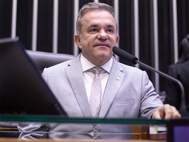 Vereador do PP em Campo Grande declarou apoio ao presidente da Assembleia Legislativa e pré-candidato petista ao Senado, Vander Loubet, reforçando base política no estado. Declaração ocorre em contexto de articulação para eleições de 2026 e consolidação de alianças.