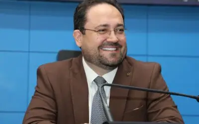 Deputados de MS avaliam projeto que institui o 'Programa Detranzinho'. A proposta visa educar crianças e adolescentes sobre segurança no trânsito e cidadania, buscando reduzir acidentes.