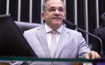 Vander Loubet anunciou que vai priorizar sua candidatura ao Senado por MS após definição de Tebet para disputa em SP. Ex-deputado federal e ex-prefeito de Dourados, ele destaca experiência política e projetos sociais como pilares da pré-candidatura.