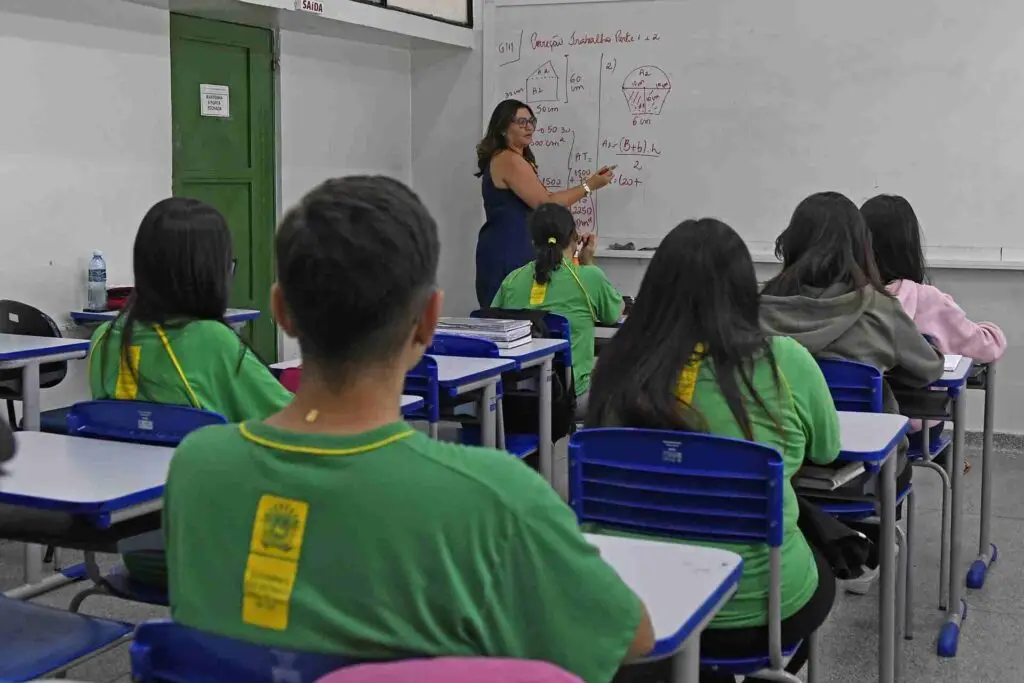 O Governo de Mato Grosso do Sul, liderado por Riedel, anunciou a ampliação de um concurso público vigente e a preparação de um novo edital, visando fortalecer o quadro de servidores estaduais.