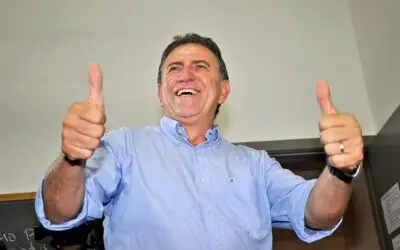 Edson Giroto, vereador de Campo Grande, obteve certidão de quitação eleitoral após regularizar pendências, reafirmando seus direitos políticos e capacidade de atuação legislativa. A conquista reforça a importância da regularidade junto à Justiça Eleitoral para agentes públicos.