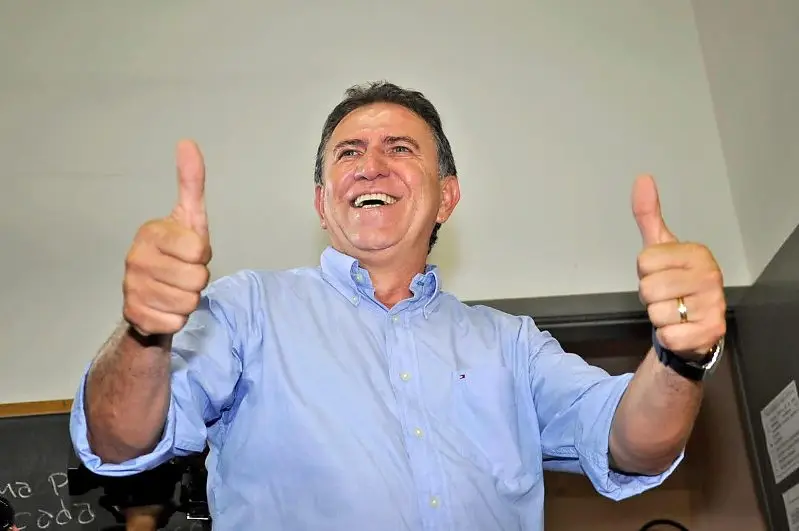 Edson Giroto, vereador de Campo Grande, obteve certidão de quitação eleitoral após regularizar pendências, reafirmando seus direitos políticos e capacidade de atuação legislativa. A conquista reforça a importância da regularidade junto à Justiça Eleitoral para agentes públicos.