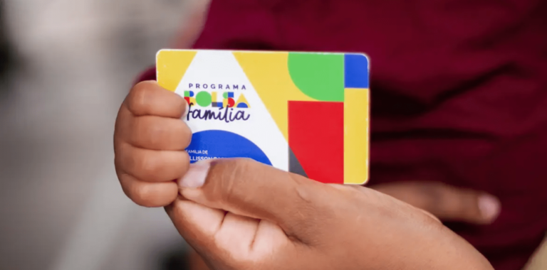 Em Mato Grosso do Sul, quase 70 mil famílias saíram do Bolsa Família entre janeiro de 2023 e abril de 2024, impulsionadas pelo aumento da renda familiar que as elevou acima do limite de elegibilidade do programa social.