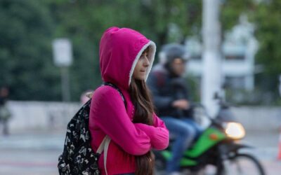 Uma forte frente fria marca o início do inverno astronômico em Campo Grande e no MS, derrubando as temperaturas para mínimas de 6°C e sensação térmica ainda menor.