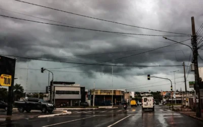 O Instituto Nacional de Meteorologia emitiu alerta de chuva forte em todo Mato Grosso do Sul até o próximo domingo, com risco de alagamentos e deslizamentos. Moradores devem redobrar os cuidados e acompanhar as atualizações oficiais.