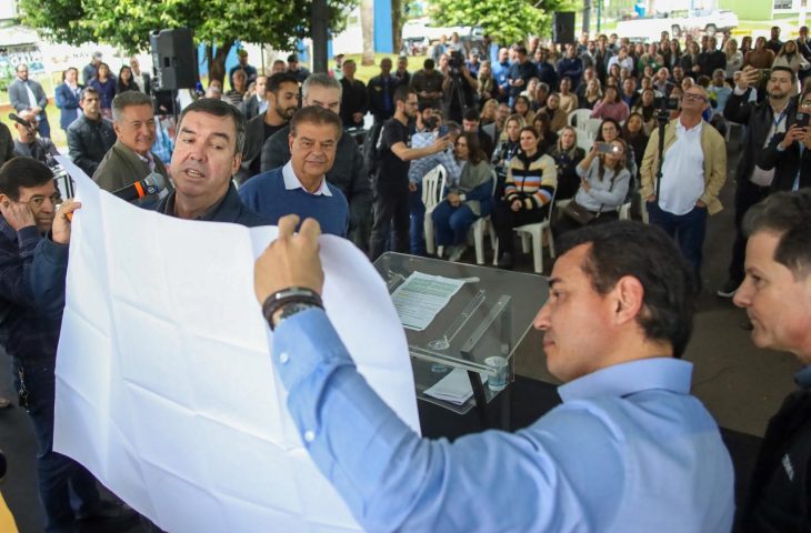 Naviraí é impulsionada por investimentos estaduais de mais de R$ 67 milhões em infraestrutura e saneamento, visando aprimorar a qualidade de vida e o desenvolvimento local.