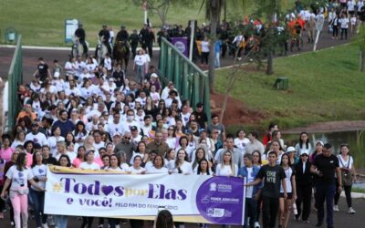Movimento reúne centenas em Campo Grande para protestar contra a violência de gênero e cobrar políticas públicas de proteção às mulheres.