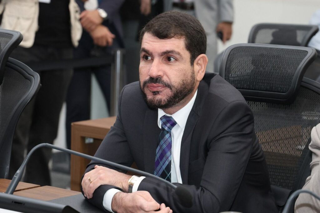 O deputado estadual Jamilson Name solicitou ao DER-MS a correção imediata de falhas na obra de restauração da rodovia MS-276, que afeta diretamente o escoamento agrícola e o transporte de cargas no estado.