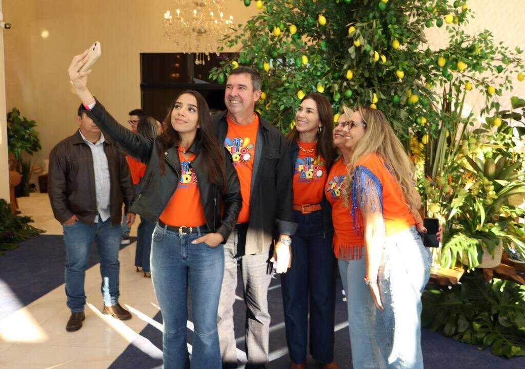 Em evento beneficente em Campo Grande, governador de MS relembrou entrada na política e destacou projetos sociais como feijoada em prol da AMHASF. Iniciativa arrecada fundos para ações de assistência social no estado.