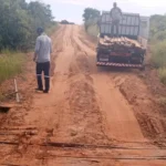 O Governo de Mato Grosso do Sul decretou situação de emergência em Anaurilândia após um forte temporal devastar a cidade, causando sérios danos à infraestrutura e centenas de residências.