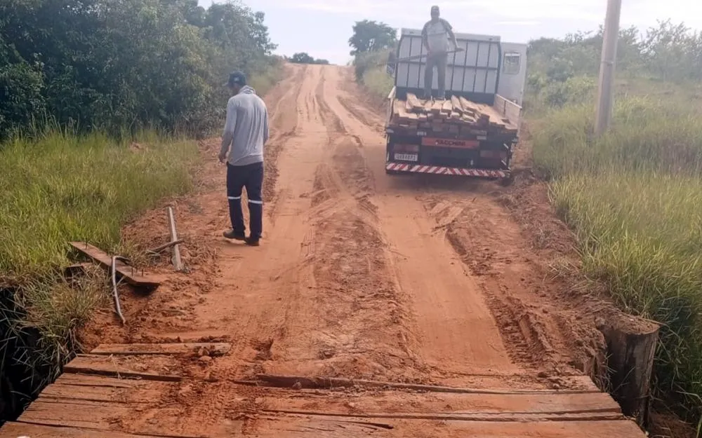 O Governo de Mato Grosso do Sul decretou situação de emergência em Anaurilândia após um forte temporal devastar a cidade, causando sérios danos à infraestrutura e centenas de residências.