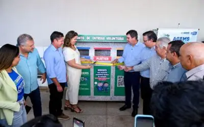 Nova Alvorada do Sul inaugurou o primeiro Ponto de Entrega Voluntária (PEV) escolar do interior de Mato Grosso do Sul, ampliando educação ambiental e coleta seletiva para 1,2 mil estudantes da rede municipal. A iniciativa integra o programa 'Recicla MS' da Agesul e conta com apoio da prefeitura local.