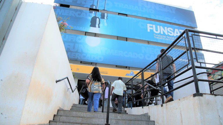 A Funsat, em Campo Grande, divulga centenas de vagas de emprego diariamente, abrangendo diversas áreas e níveis de escolaridade para impulsionar o mercado local.