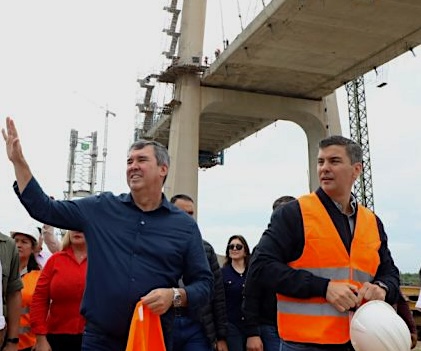Governador Eduardo Riedel projeta Mato Grosso do Sul como um centro estratégico sul-americano graças à Rota Bioceânica, prometendo impulsionar a economia e a logística regional.