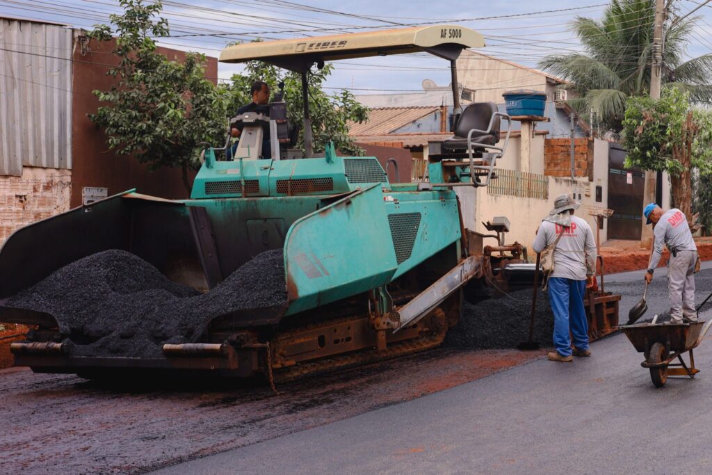 A Prefeita Adriane Lopes lançou obras de pavimentação e drenagem no Jardim Centenário, Campo Grande, um investimento de R$ 34 milhões para beneficiar cerca de 20 mil pessoas.
