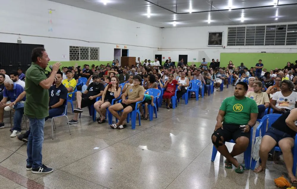 Em reunião com moradores na Coophavila, o Deputado Estadual e Presidente da ALEMS, Gerson Claro, destacou a importância de políticas públicas focadas na melhoria da qualidade de vida da população.