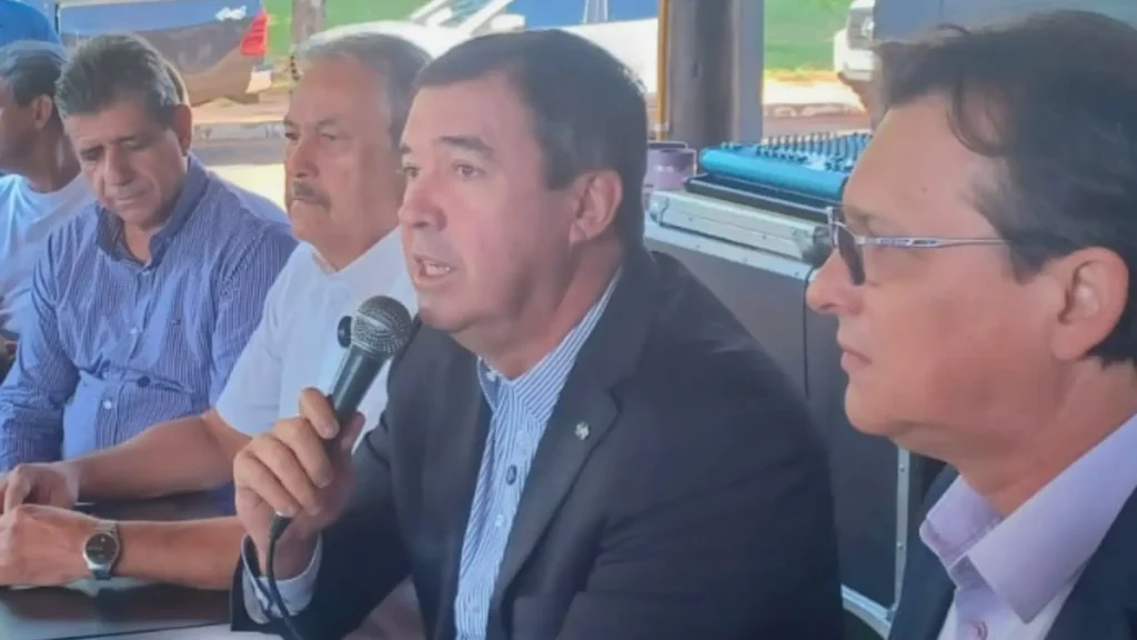 O Governador Eduardo Riedel ordenou a avaliação de pontes rodoviárias construídas há 20 anos por uma única empreiteira em MS, considerando implosão após desabamentos e sobrecarga de veículos.
