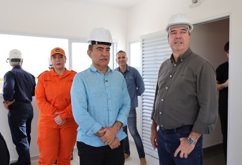Governador Eduardo Riedel e Prefeito Marçal Filho vistoriaram as obras do novo terminal de passageiros do Aeroporto de Dourados, mostrando-se impressionados com o avanço do projeto de R$ 48 milhões.