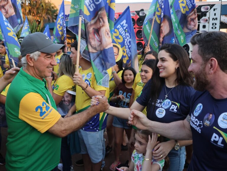 Ex-governador Reinaldo Azambuja tem se reunido com jovens em Mato Grosso do Sul para debater a importância do primeiro voto e engajar a nova geração na política.