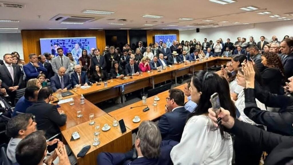 Rose Modesto, deputada federal eleita por Mato Grosso do Sul, participou de encontro em Brasília para consolidar a candidatura de Flávio Bolsonaro à Presidência da Câmara dos Deputados.