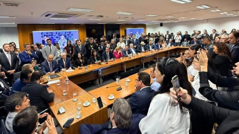 Rose Modesto, deputada federal eleita por Mato Grosso do Sul, participou de encontro em Brasília para consolidar a candidatura de Flávio Bolsonaro à Presidência da Câmara dos Deputados.